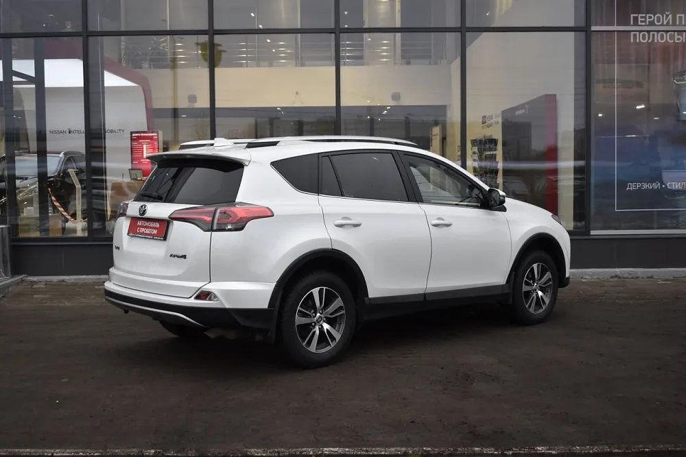 Toyota RAV4  Image 1