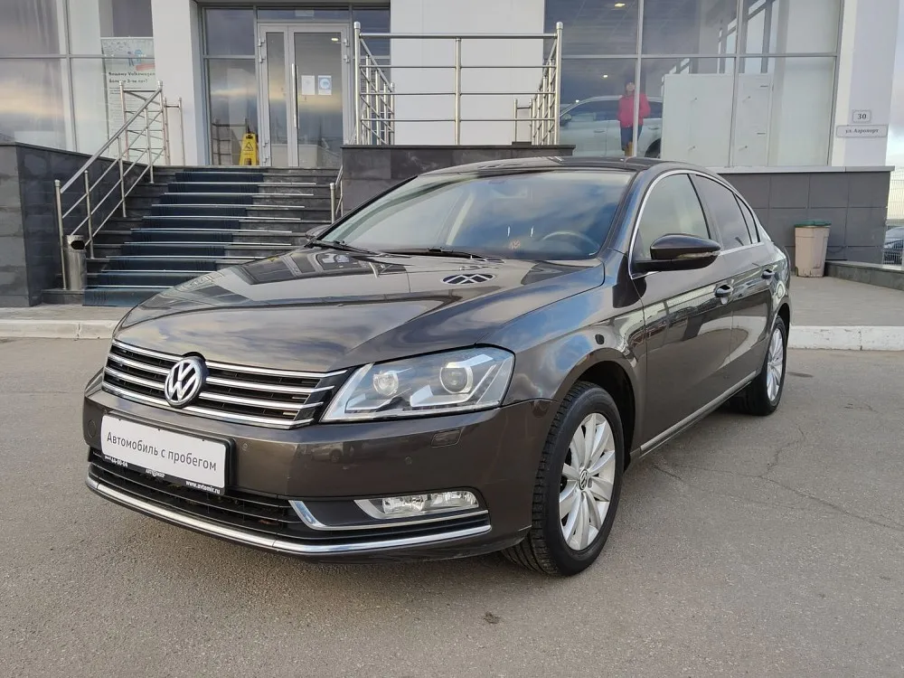 Volkswagen Passat  Image 1