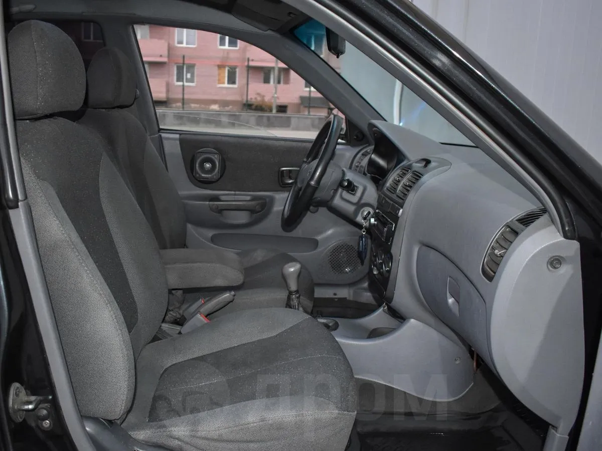 Hyundai Accent  Image 8