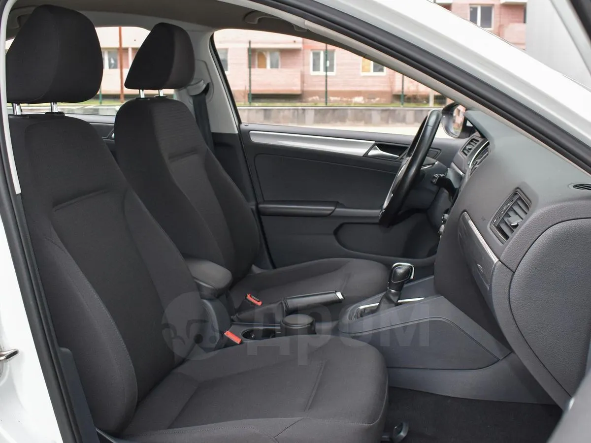 Volkswagen Jetta  Image 4