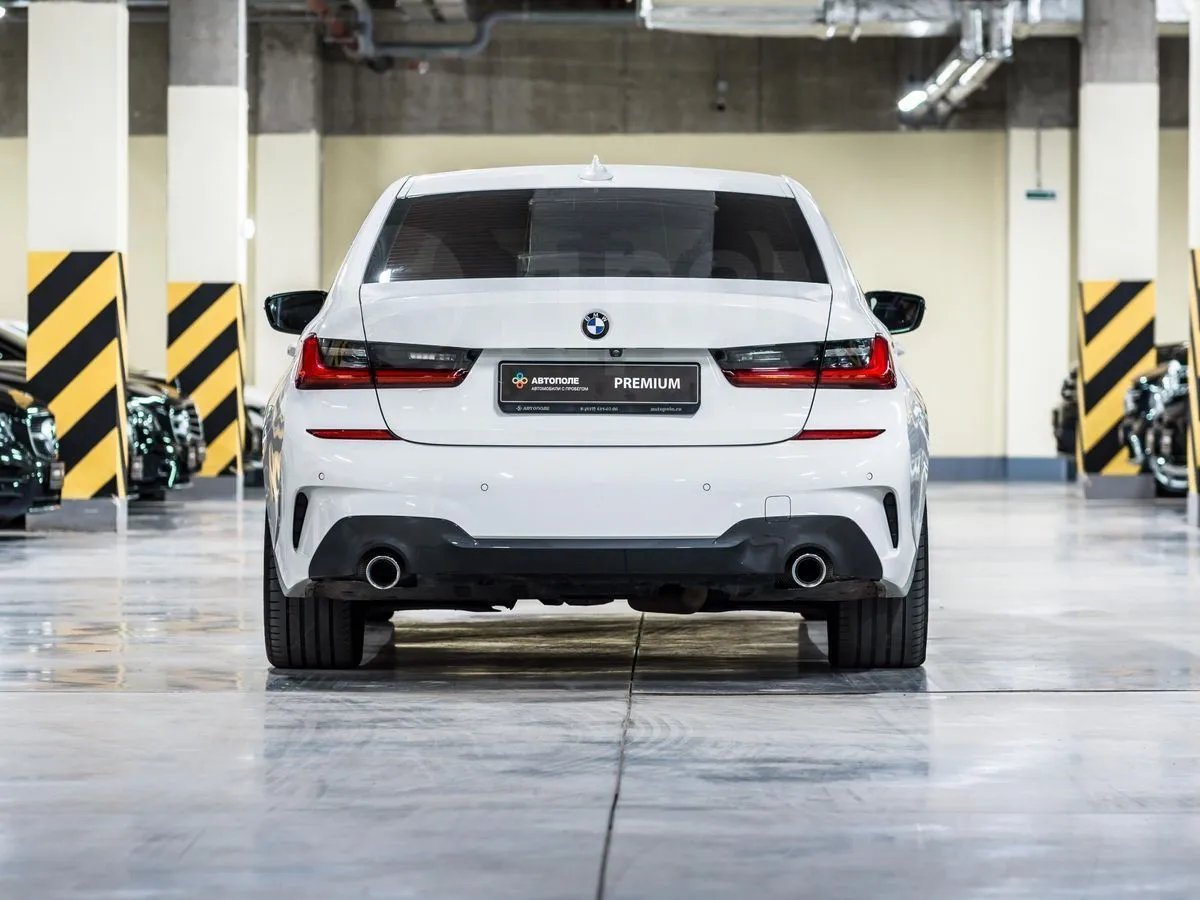 BMW 3-Series  Image 6