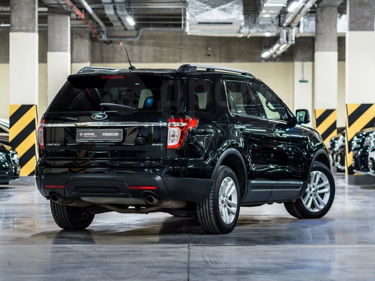 Ford Explorer  Image 8