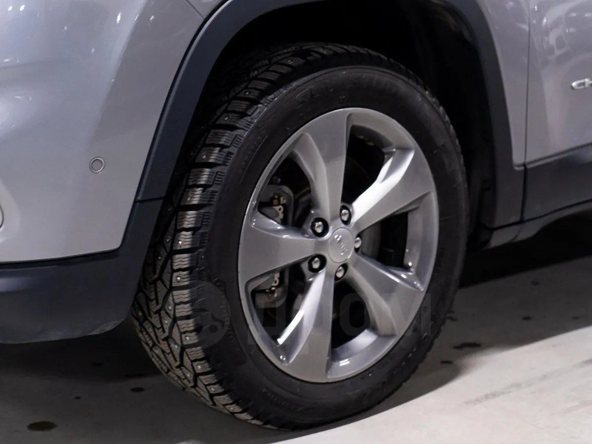 Jeep Cherokee  Image 10