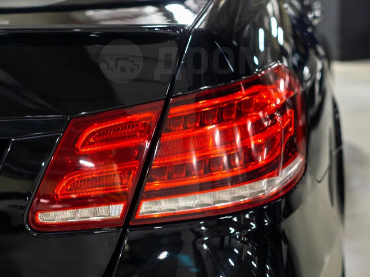 Mercedes-Benz E-Class  Image 10