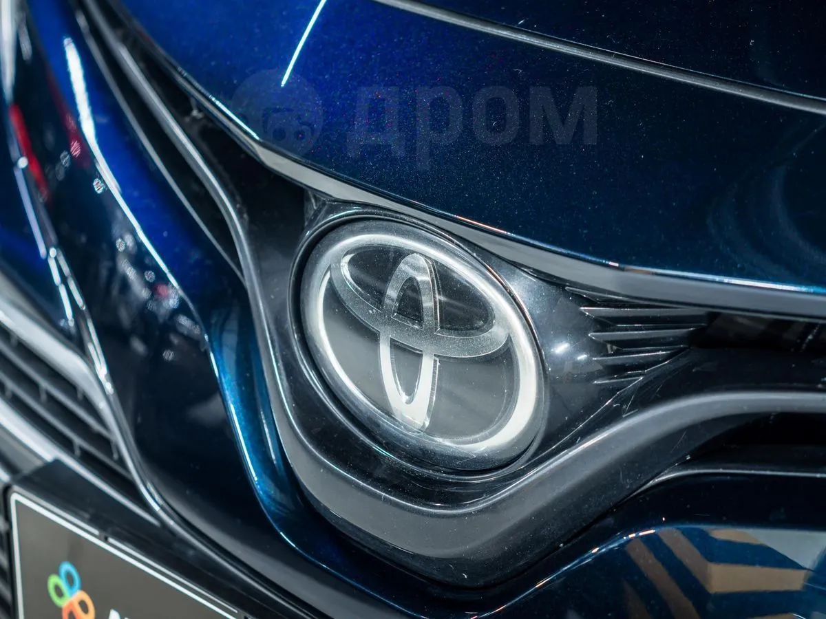 Toyota Camry  Image 10