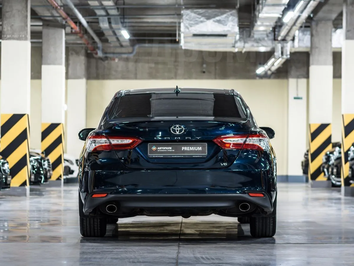Toyota Camry  Image 4