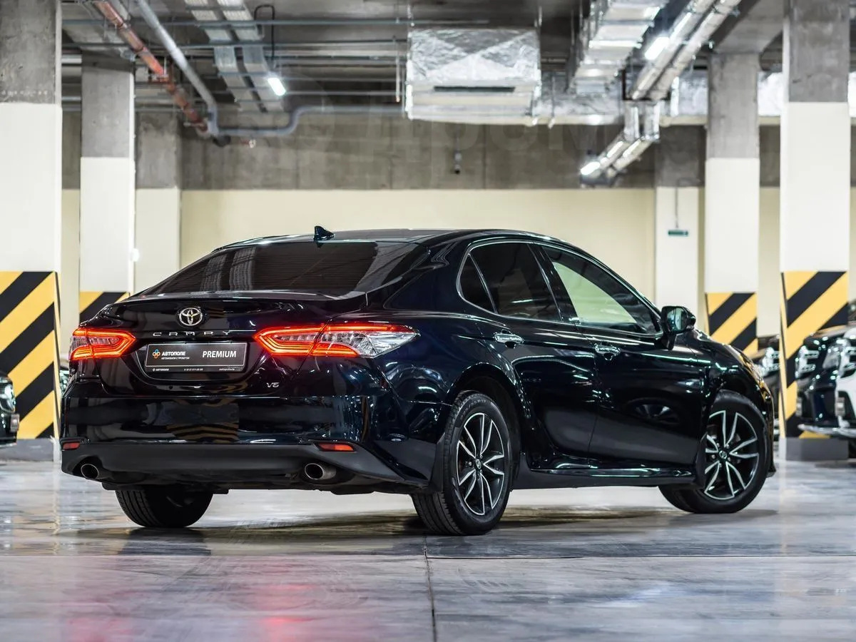 Toyota Camry  Image 5