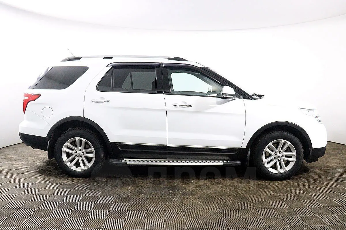 Ford Explorer  Image 4