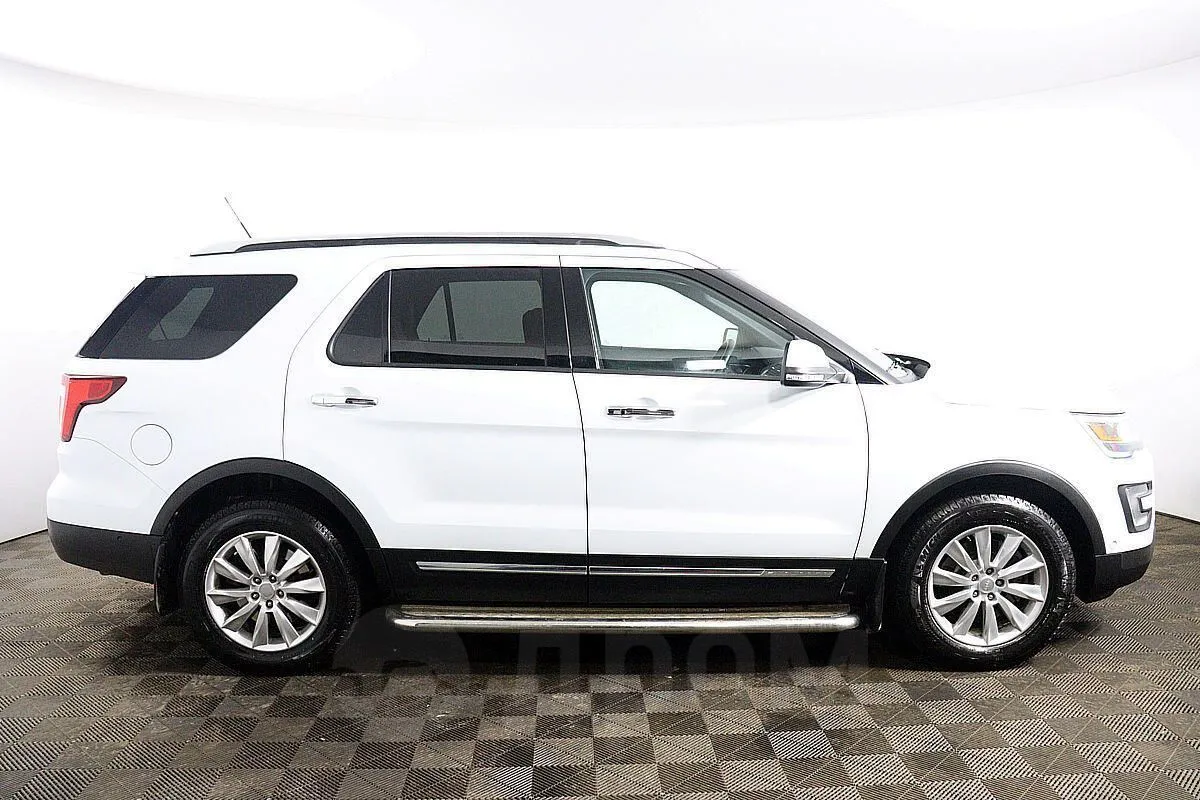 Ford Explorer  Image 4