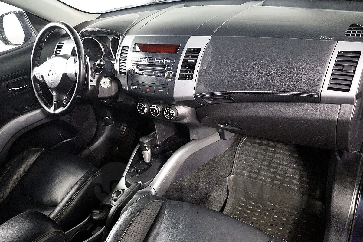 Mitsubishi Outlander  Image 10