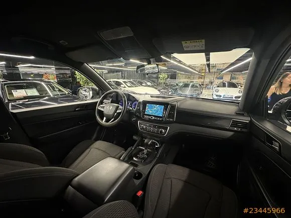 Ssangyong Musso Grand 2.2 D Platinum Image 10