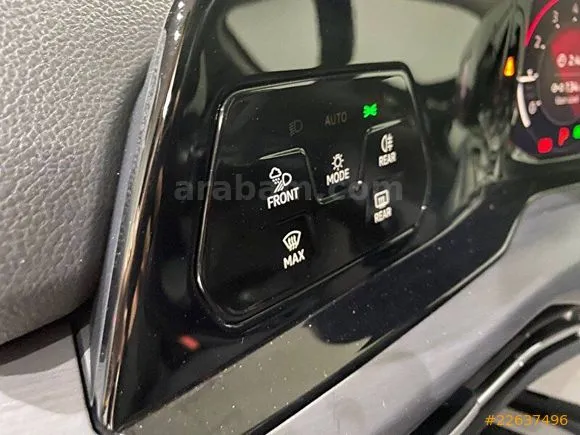 Volkswagen Golf 1.0 eTSI Style Image 9