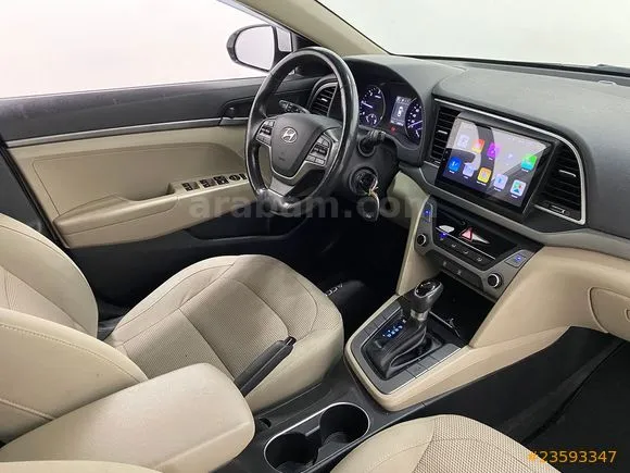 Hyundai Elantra 1.6 CRDi Style Plus Image 10
