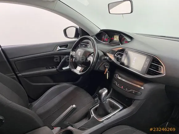 Peugeot 308 1.2 VTi Active Image 10