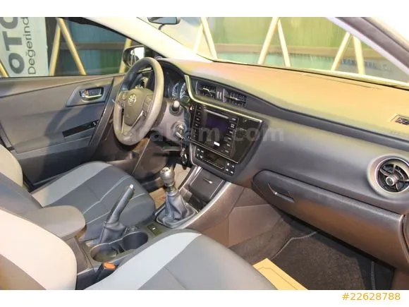 Toyota Auris 1.33 Life Image 9