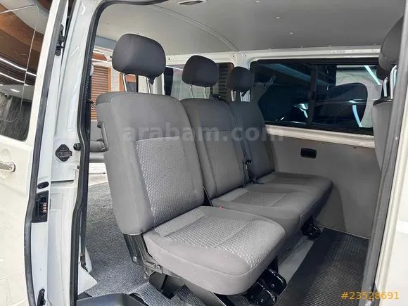 Volkswagen Transporter 2.0 TDI Camlı Van Image 10