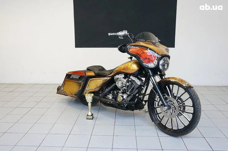 Harley-Davidson FLHTCU  Modal Image 1