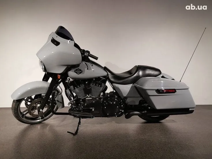 Harley-Davidson FLHXS  Image 1