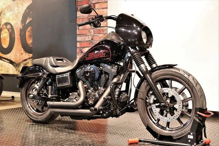 Harley-Davidson FXDL  Image 6
