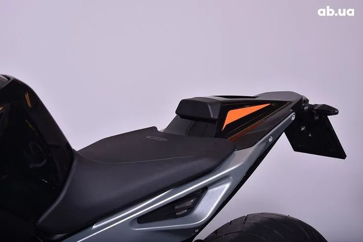 KTM 790  Image 6