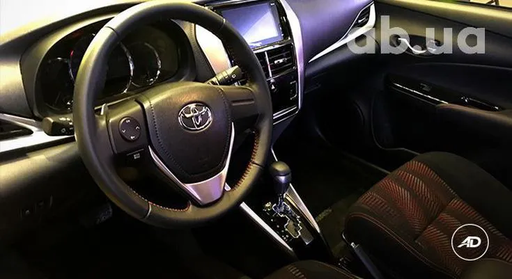 Toyota Yaris 1.5 VVT-iE CVT (111 л.с.) Image 2